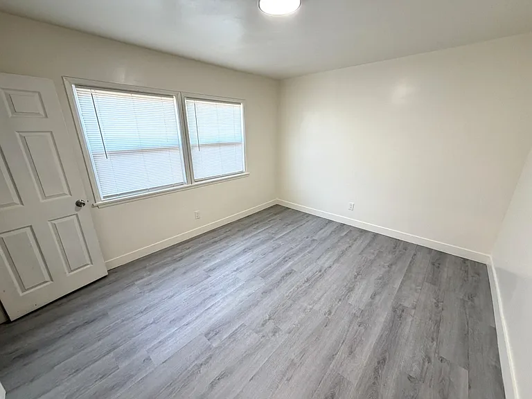3552 N Alameda Ave — Photo 13