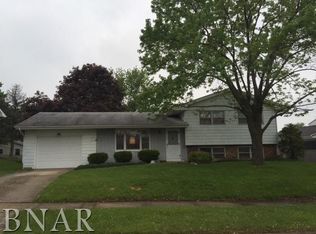 1228 Sandburg Dr, Bloomington, IL