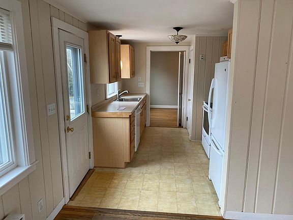 3rd image of 5 Cove Rd