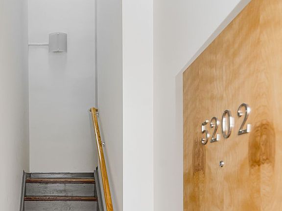5th image of 1711 E Main St #5202