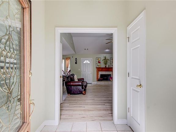 3rd image of 3004 Fairview Rd