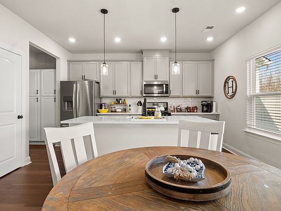 3rd image of 1054 Holland Ridge Way