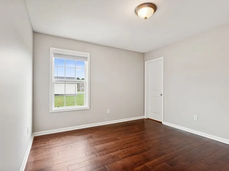 257 Williamsburg Cir — Photo 16