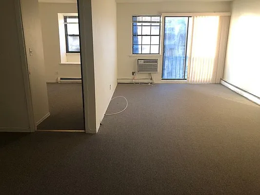 Rented by 18 REALTY | media 12