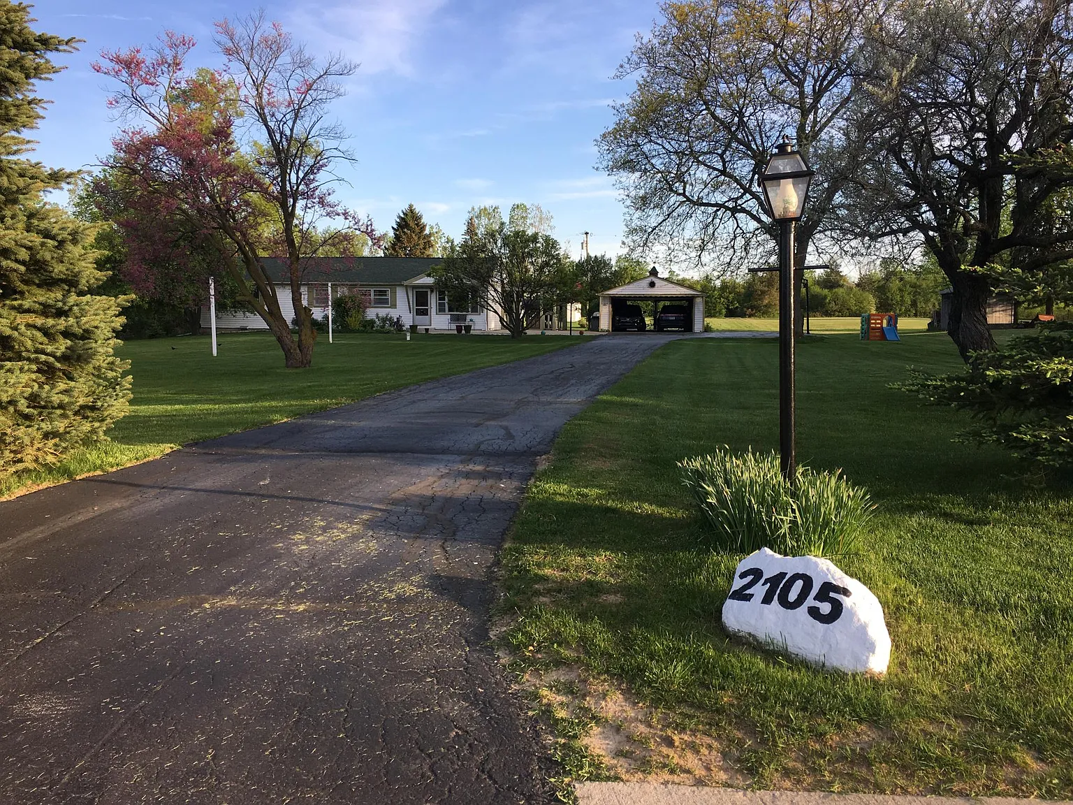 2105 Waters Rd photo 1