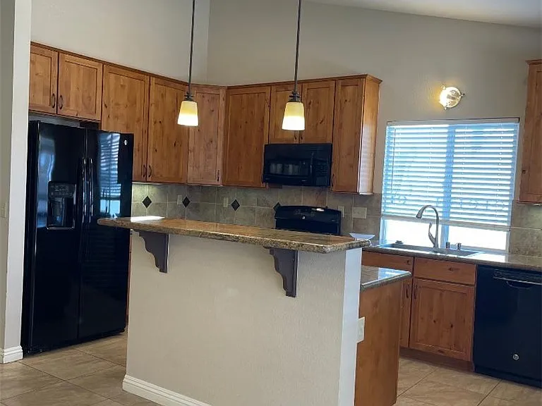 5905 April Ln — Photo 7
