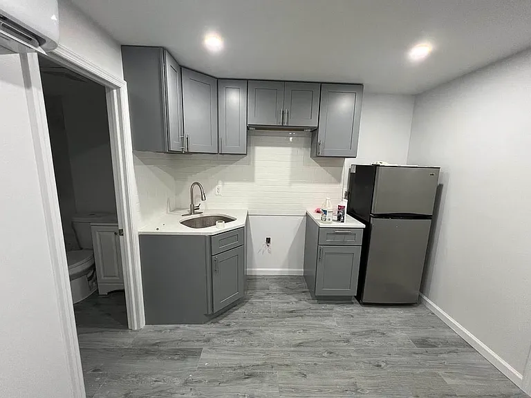 21 Ditmars St #G — Photo 2
