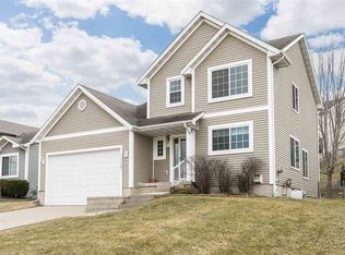 1400 Woolridge Dr, Coralville, IA 52241