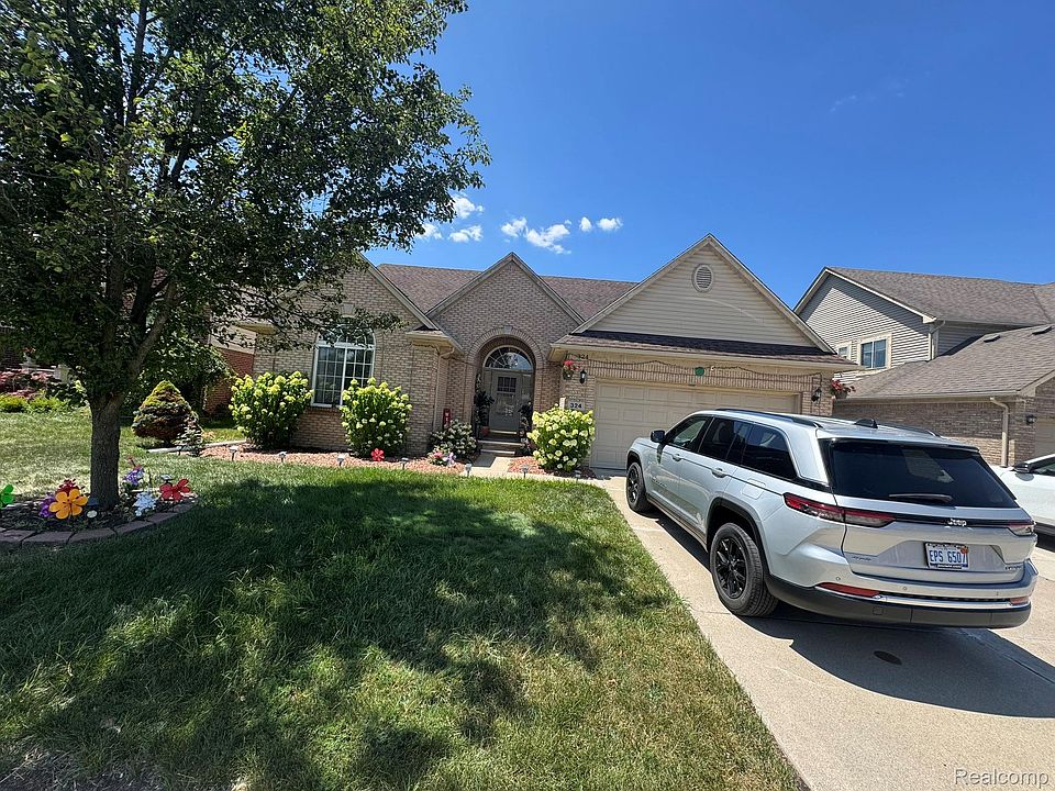 1st image of 324 Cherry Ln