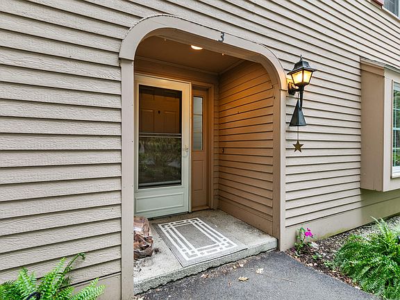 3rd image of 3 Ashlar Court #3