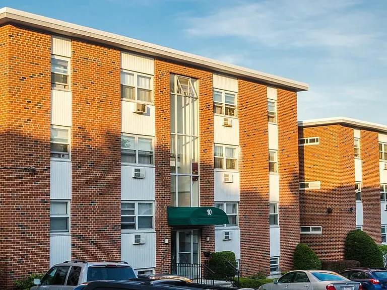 10 Commonwealth Ct #2 — Photo 1