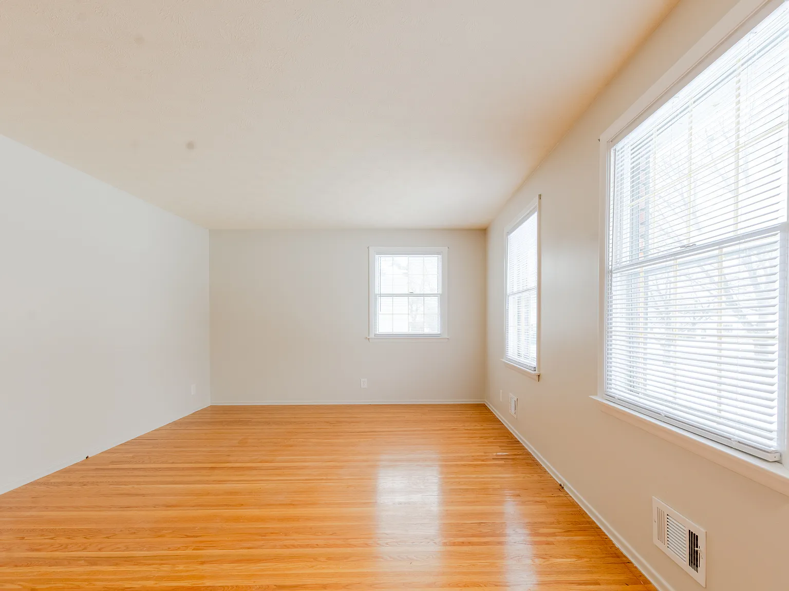 1 Larkspur Ln — Photo 3