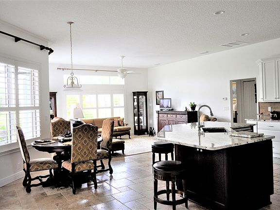 Family Rm/Breakfast area