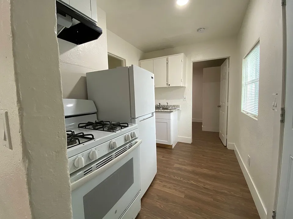 462 Delhi Ave #2