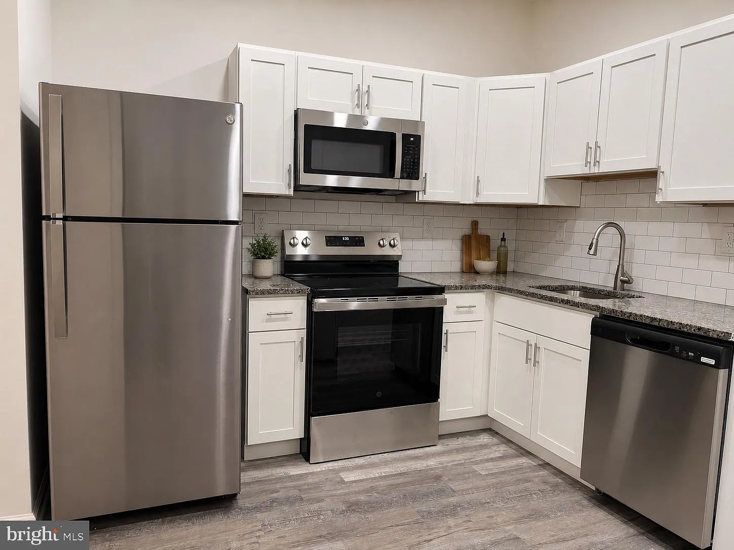 2 bed, 700 sqft, $1,300 — Photo 4