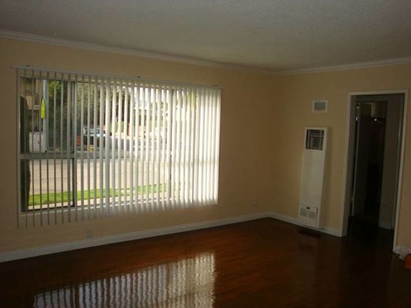 4th image of 959 Wilcox Ave