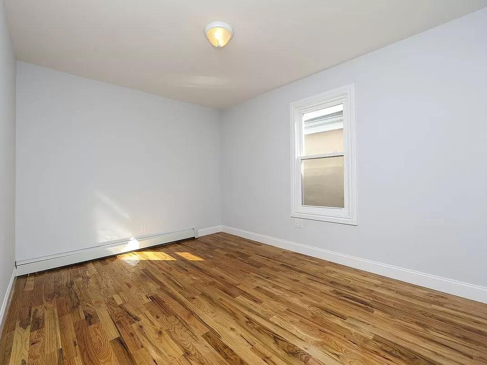 2nd image of 209 Essex St #2D