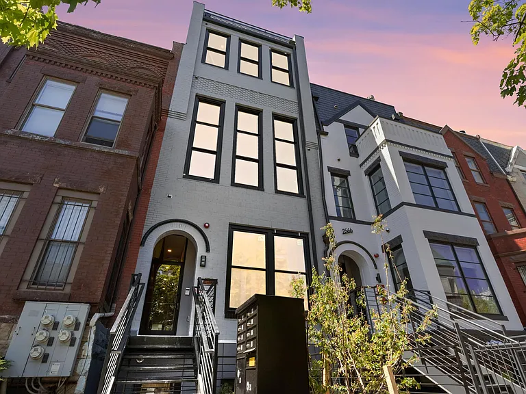 2564 University Pl NW #3 — Photo 17