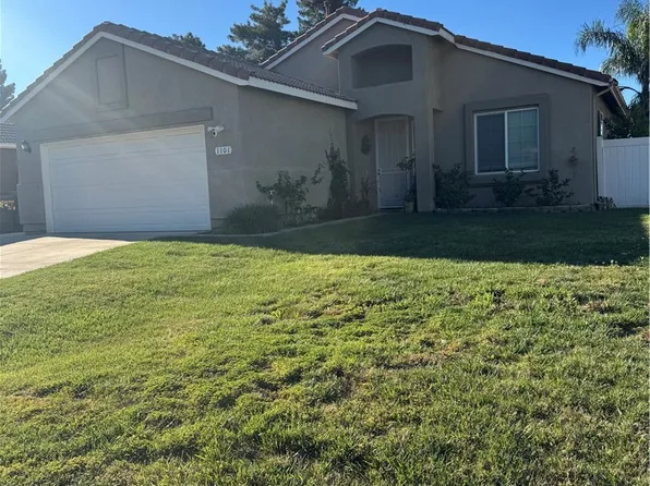 1101 Desert Fox Ct, Beaumont, CA 92223