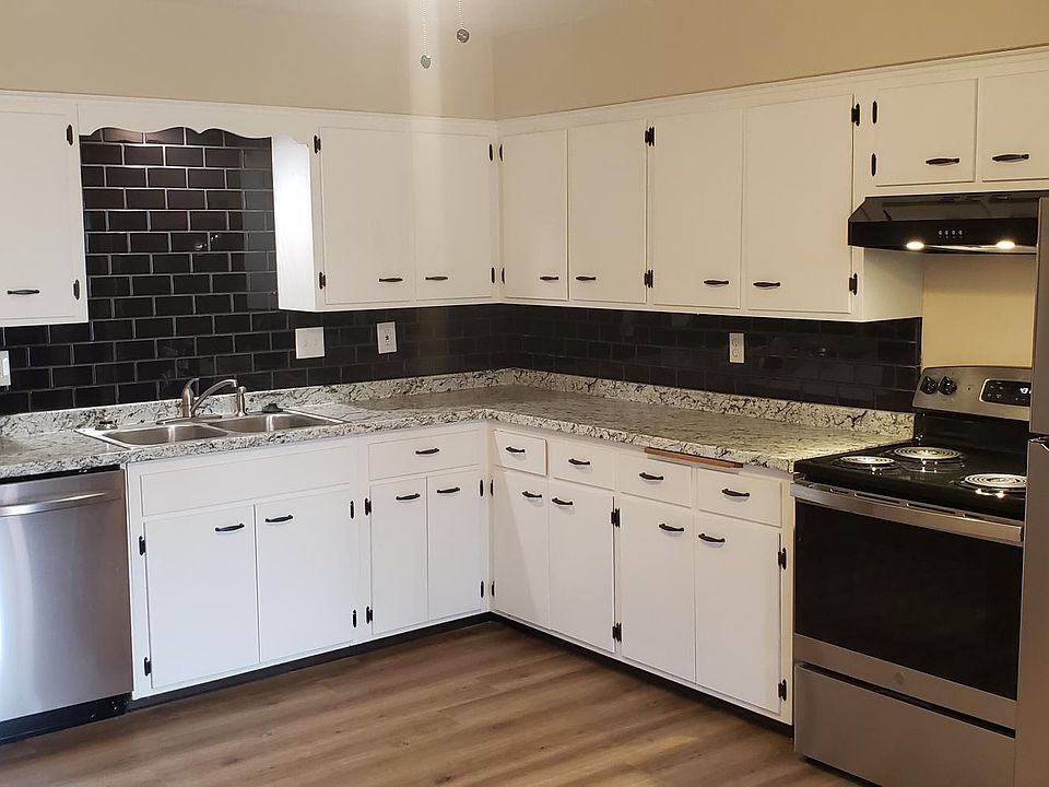 1st image of 600 2nd Ave NW