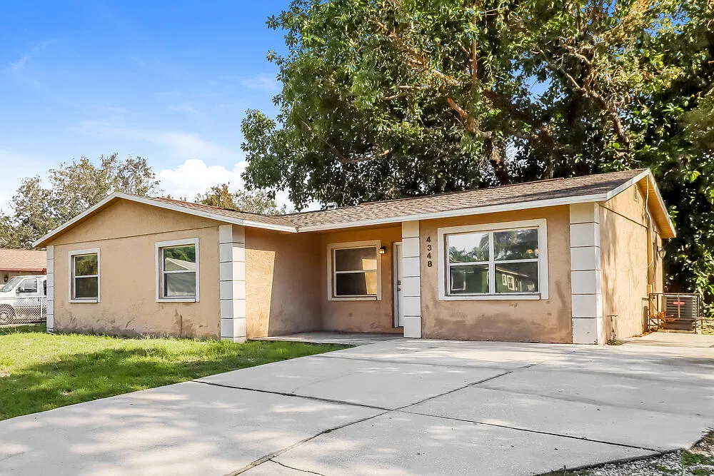 3 bed, 2.0 bath, 1374 sqft, $2,790 — Photo 3
