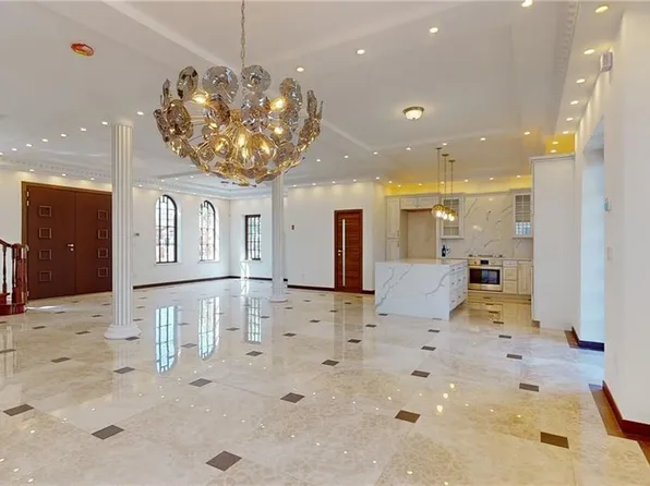 2317 East 63rd Street image 10 of 33