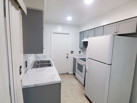 3rd image of 4300 Clarinda St