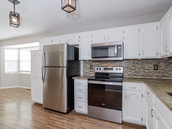 3rd image of 217 SE Topaz Dr #817568
