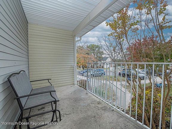3rd image of 200 Marion Ct