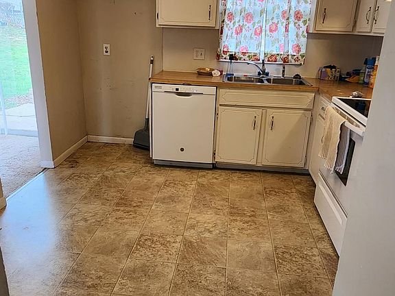 5th image of 9008 Lee Cir