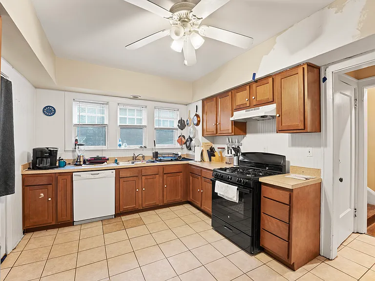 2460 Euclid Heights Blvd #2 — Photo 2