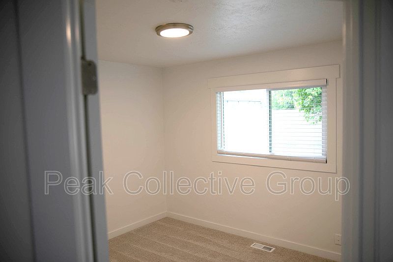 1st image of 422 E Lambourne Ave