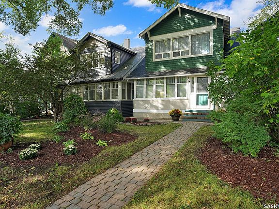 2nd image of 2046 Athol Street