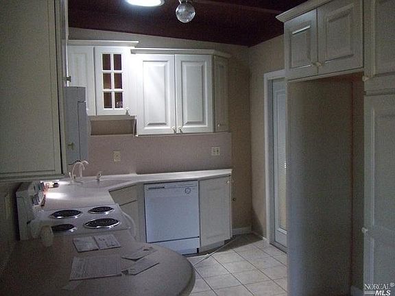 3rd image of 592 Mountain View Ave