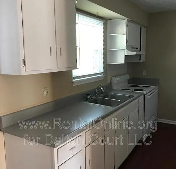 1811 Dalton Ct #B — Photo 8