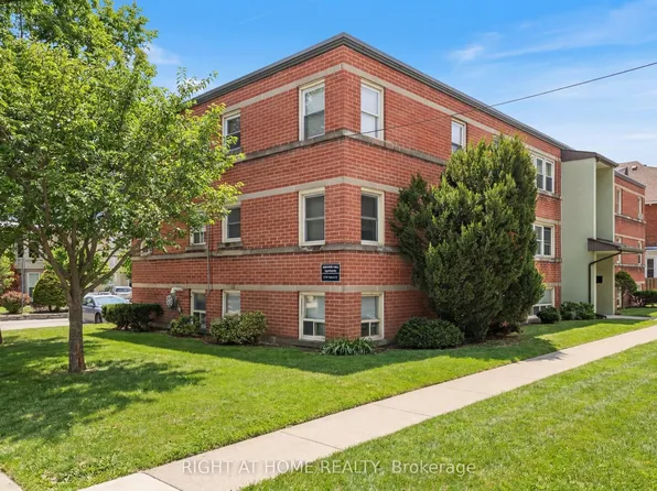 223 Macnab St S #11, Hamilton, ON L8P 3C9