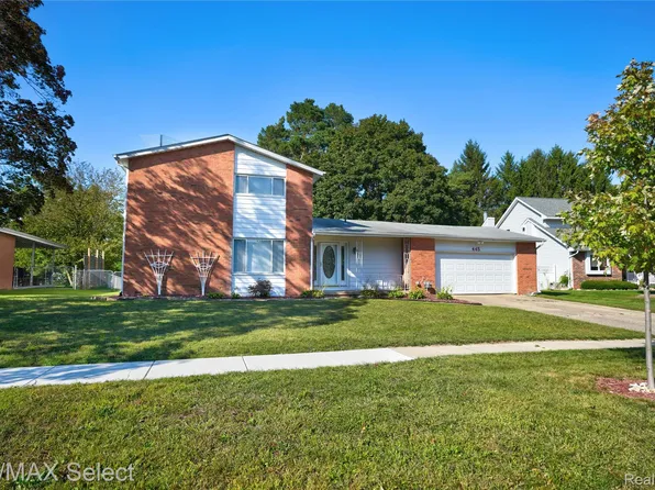 445 Bellewood Dr, Flushing, MI 48433