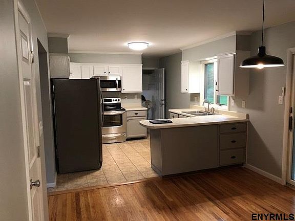4th image of 26 Collamer Dr