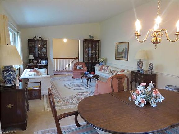 4th image of 181 Haywood Knolls Dr