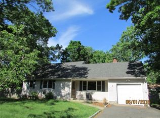 2 Nesaquake Trl, Ridge, NY 11961