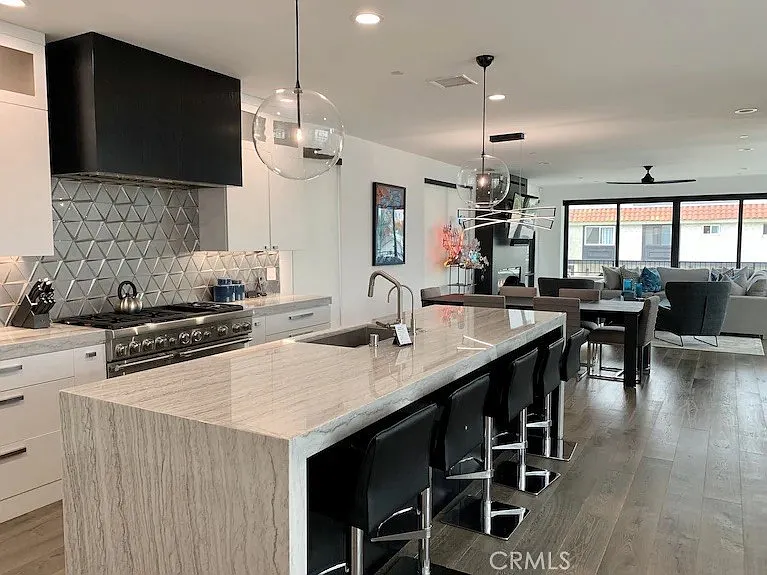 116 W Channel Islands Blvd — Photo 11