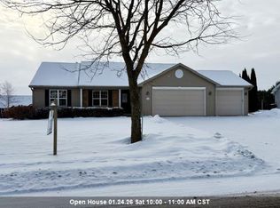 W7041 Glen Valley Dr, Greenville, WI 54942