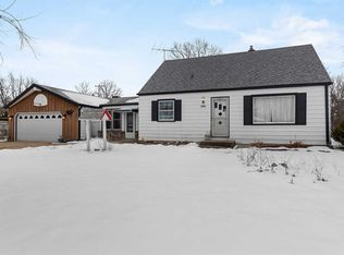 1551 S 164th St, New Berlin, WI 53151