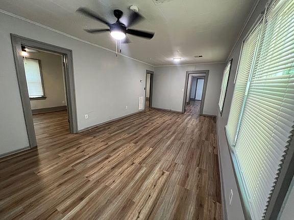 3rd image of 207 E 14th Ave