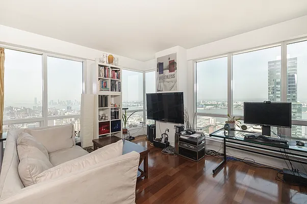 Rented by Corcoran | media 23