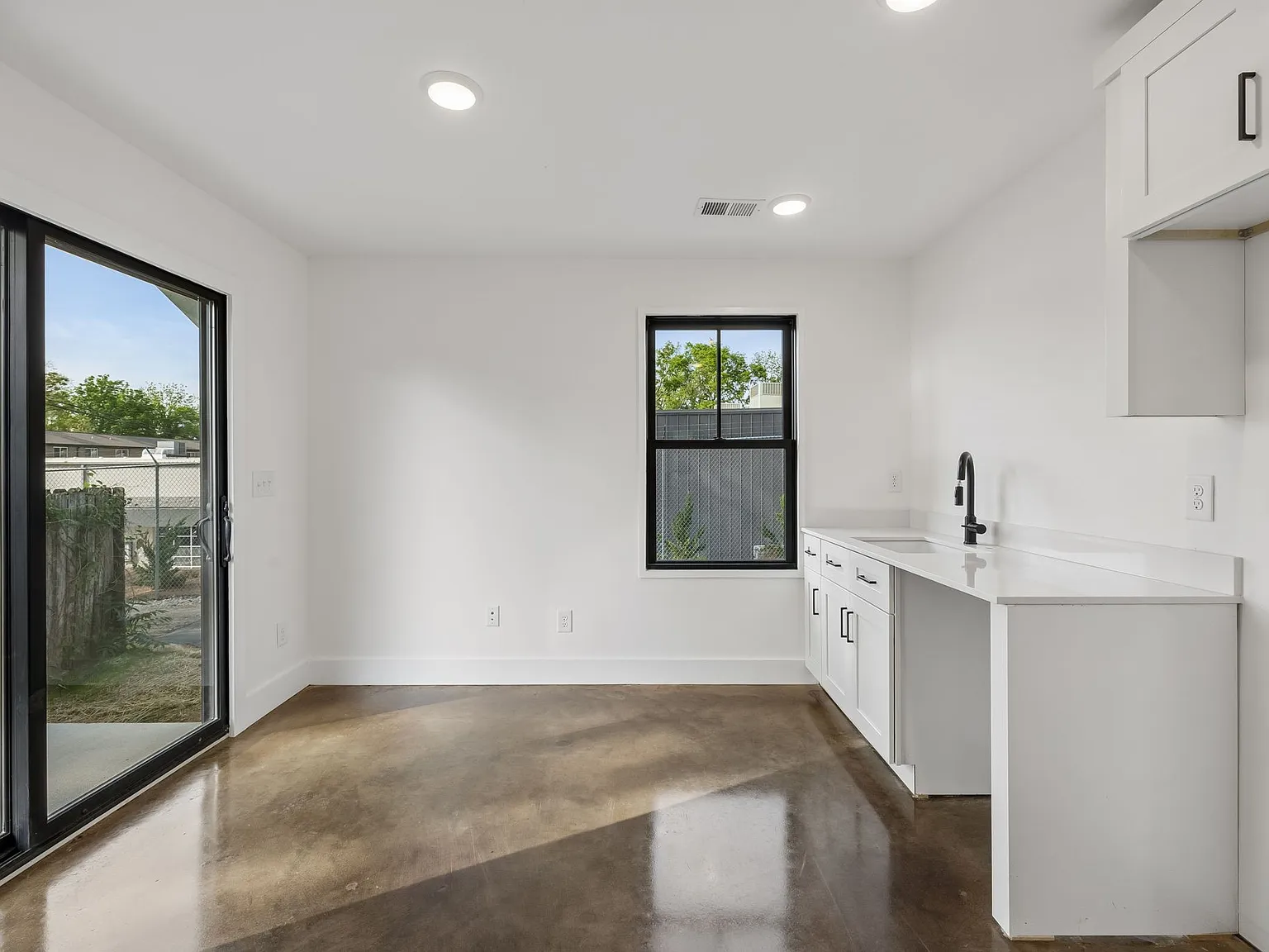 1 bed, 1.5 bath, 658 sqft, $1,699 — Photo 3