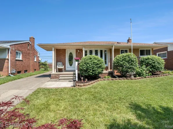 2351 Medford St, Trenton, MI 48183