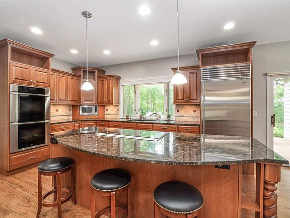3rd image of 5901 Londonberrie Ct