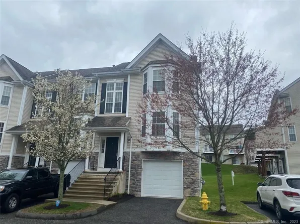 1305 Sienna Dr, Danbury, CT 06810