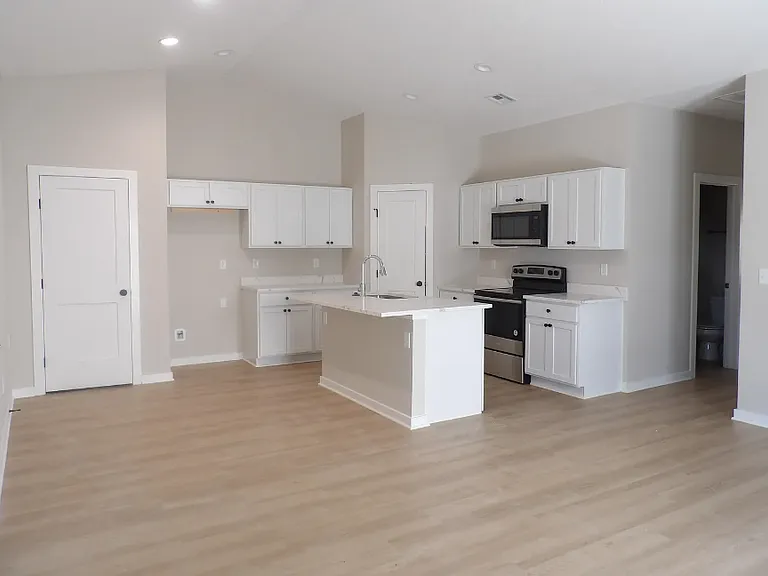 903 Fox Ridge St — Photo 1
